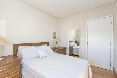Casa de condomínio à venda com 230m², 2 quartos e 2 vagas Casa de condomínio à venda com 230m², 2 quartos e 2 vagasQuarto