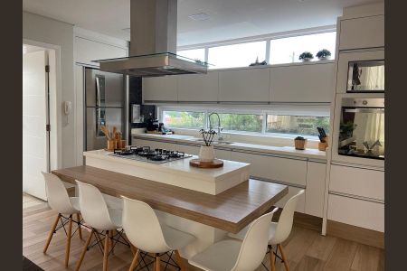 Casa de condomínio à venda com 230m², 2 quartos e 2 vagas Casa de condomínio à venda com 230m², 2 quartos e 2 vagasCozinha