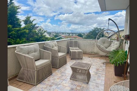 Casa de condomínio à venda com 230m², 2 quartos e 2 vagas Casa de condomínio à venda com 230m², 2 quartos e 2 vagasÁrea externa