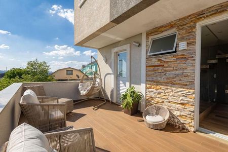 Casa de condomínio à venda com 230m², 2 quartos e 2 vagas Casa de condomínio à venda com 230m², 2 quartos e 2 vagasÁrea externa