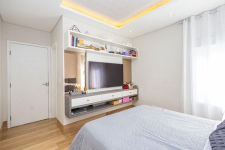 Casa de condomínio à venda com 230m², 2 quartos e 2 vagas Casa de condomínio à venda com 230m², 2 quartos e 2 vagasQuarto