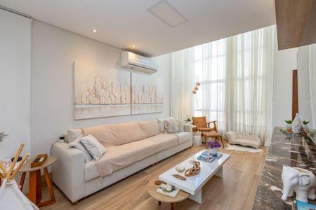 Casa de condomínio à venda com 230m², 2 quartos e 2 vagas Casa de condomínio à venda com 230m², 2 quartos e 2 vagasSala