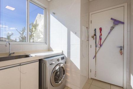 Casa de condomínio à venda com 230m², 2 quartos e 2 vagas Casa de condomínio à venda com 230m², 2 quartos e 2 vagasÁrea de Serviço