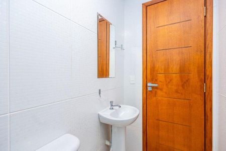 Casa de condomínio à venda com 230m², 2 quartos e 2 vagas Casa de condomínio à venda com 230m², 2 quartos e 2 vagasBanheiro
