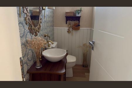 Casa de condomínio à venda com 230m², 2 quartos e 2 vagas Casa de condomínio à venda com 230m², 2 quartos e 2 vagasBanheiro