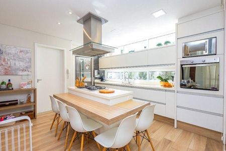 Casa de condomínio à venda com 230m², 2 quartos e 2 vagas Casa de condomínio à venda com 230m², 2 quartos e 2 vagasCozinha