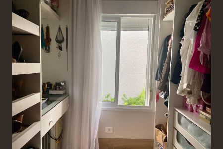 Casa de condomínio à venda com 230m², 2 quartos e 2 vagas Casa de condomínio à venda com 230m², 2 quartos e 2 vagasQuarto