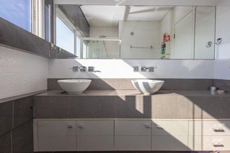 Casa de condomínio à venda com 230m², 2 quartos e 2 vagas Casa de condomínio à venda com 230m², 2 quartos e 2 vagasCozinha