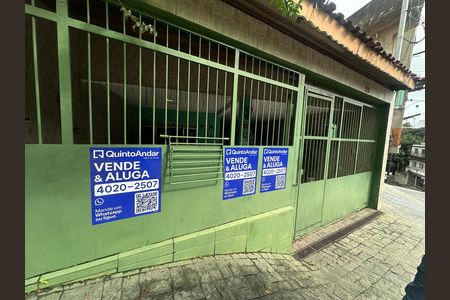 Casa à venda com 199m², 3 quartos e 2 vagas Casa à venda com 199m², 3 quartos e 2 vagasFachada