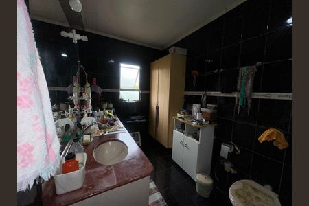 Casa à venda com 199m², 3 quartos e 2 vagas Casa à venda com 199m², 3 quartos e 2 vagasBanheiro da Suíte