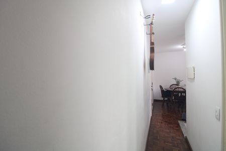 Corredor de apartamento à venda com 2 quartos, 48m² em Jardim Sabara, São Paulo