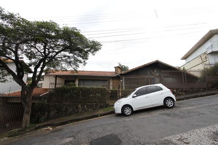 Casa para alugar com 500m², 4 quartos e 3 vagasFachada