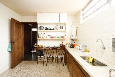 Casa para alugar com 500m², 4 quartos e 3 vagasCozinha