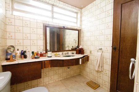 Casa para alugar com 500m², 4 quartos e 3 vagasBanheiro da Suíte