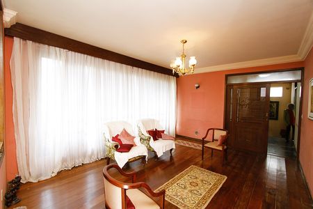 Casa para alugar com 500m², 4 quartos e 3 vagasSala