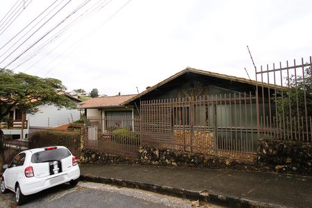 Casa para alugar com 500m², 4 quartos e 3 vagasFachada