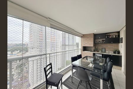 Apartamento à venda com 95m², 3 quartos e 2 vagas Apartamento à venda com 95m², 3 quartos e 2 vagasVaranda