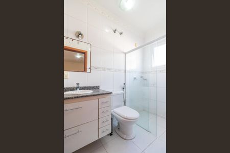 Casa de condomínio à venda com 800m², 4 quartos e 6 vagas Casa de condomínio à venda com 800m², 4 quartos e 6 vagasBanheiro da Suíte 2