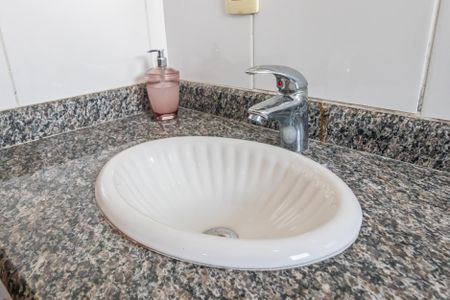 Casa de condomínio à venda com 800m², 4 quartos e 6 vagas Casa de condomínio à venda com 800m², 4 quartos e 6 vagasBanheiro da Suíte 2