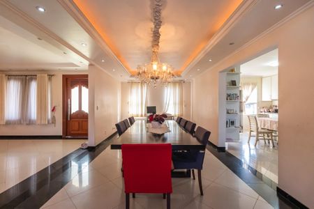 Sala de casa de condomínio à venda com 4 quartos, 800m² em Outeiro de São Fernando, Barueri