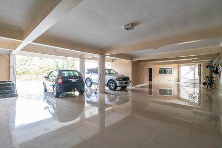 Casa de condomínio à venda com 800m², 4 quartos e 6 vagas Casa de condomínio à venda com 800m², 4 quartos e 6 vagasGaragem