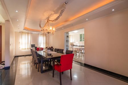 Casa de condomínio à venda com 800m², 4 quartos e 6 vagas Casa de condomínio à venda com 800m², 4 quartos e 6 vagasSala
