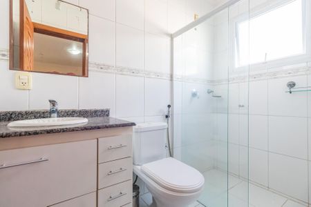 Casa de condomínio à venda com 800m², 4 quartos e 6 vagas Casa de condomínio à venda com 800m², 4 quartos e 6 vagasBanheiro da Suíte 2