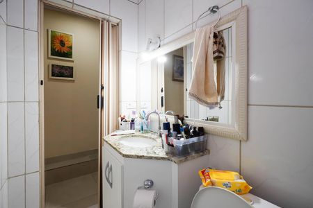 Casa à venda com 240m², 4 quartos e 2 vagasBanheiro casa 3