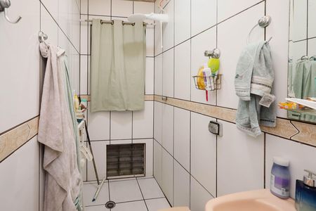 Casa à venda com 240m², 4 quartos e 2 vagasBanheiro casa 1