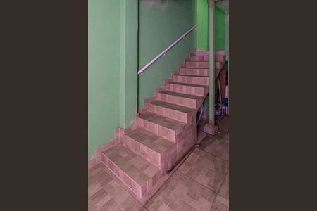 Casa para alugar com 200m², 3 quartos e 3 vagas Casa para alugar com 200m², 3 quartos e 3 vagasGaragem - Escada de acesso ao imóvel