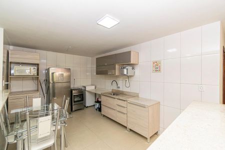 Casa para alugar com 200m², 3 quartos e 3 vagas Casa para alugar com 200m², 3 quartos e 3 vagasCozinha