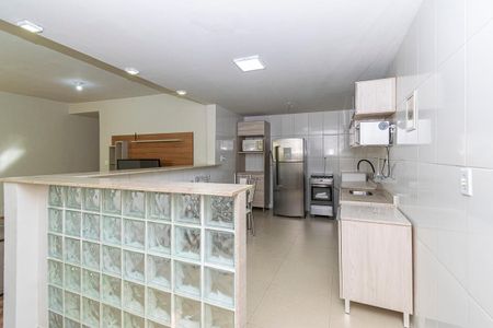 Casa para alugar com 200m², 3 quartos e 3 vagas Casa para alugar com 200m², 3 quartos e 3 vagasCozinha
