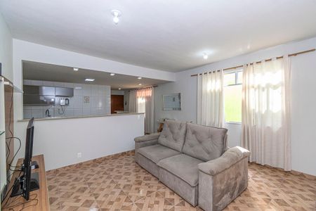 Sala de casa para alugar com 3 quartos, 200m² em Parada de Lucas, Rio de Janeiro