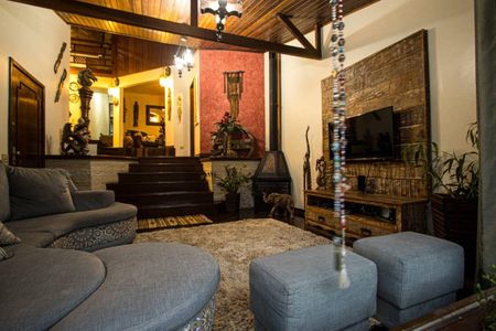 Casa à venda com 230m², 3 quartos e 2 vagas Casa à venda com 230m², 3 quartos e 2 vagasSala