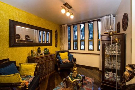 Casa à venda com 230m², 3 quartos e 2 vagas Casa à venda com 230m², 3 quartos e 2 vagasQuarto