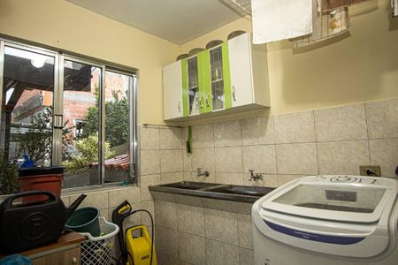 Casa à venda com 230m², 3 quartos e 2 vagas Casa à venda com 230m², 3 quartos e 2 vagasLavanderia