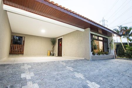 Casa à venda com 230m², 3 quartos e 2 vagas Casa à venda com 230m², 3 quartos e 2 vagasFachada