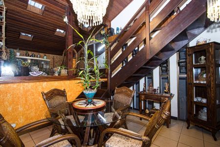 Casa à venda com 230m², 3 quartos e 2 vagas Casa à venda com 230m², 3 quartos e 2 vagasSala