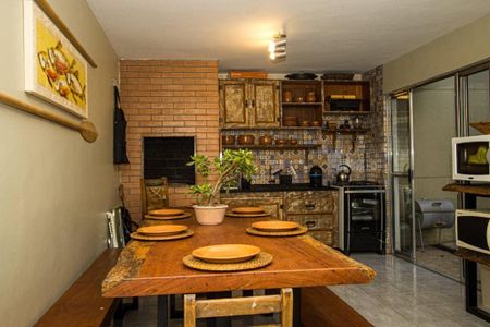 Casa à venda com 230m², 3 quartos e 2 vagas Casa à venda com 230m², 3 quartos e 2 vagasSala de Jantar