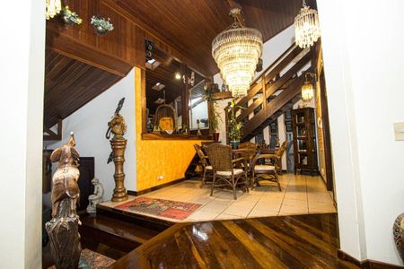 Casa à venda com 230m², 3 quartos e 2 vagas Casa à venda com 230m², 3 quartos e 2 vagasSala