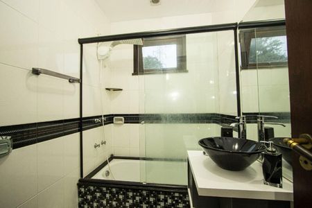 Casa à venda com 230m², 3 quartos e 2 vagas Casa à venda com 230m², 3 quartos e 2 vagasBanheiro - banheira