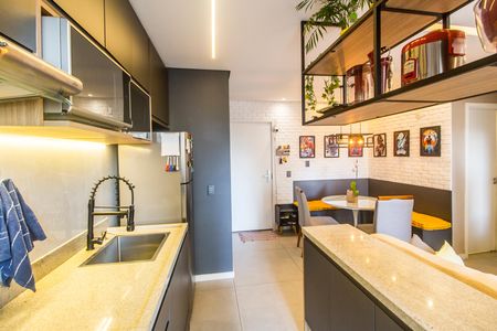 Cozinha de apartamento à venda com 2 quartos, 52m² em Alphaville Empresarial, Barueri