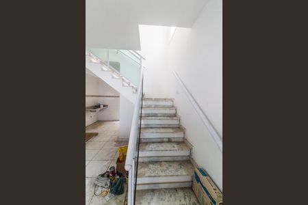 Escada de casa de condomínio à venda com 1 quarto, 70m² em Chácara do Solar Ii (fazendinha), Santana de Parnaíba