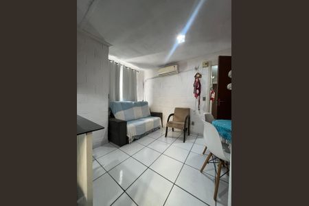 Sala de apartamento à venda com 2 quartos, 40m² em Mário Quintana, Porto Alegre