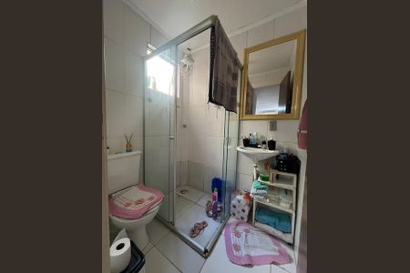 Banheiro  de apartamento à venda com 2 quartos, 40m² em Mário Quintana, Porto Alegre