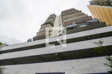 Apartamento à venda com 64m², 2 quartos e 1 vaga Apartamento à venda com 64m², 2 quartos e 1 vagaFachada