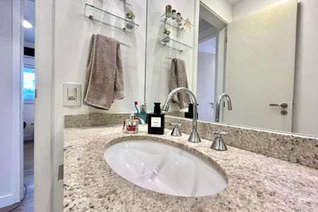 Apartamento à venda com 65m², 2 quartos e 1 vaga Apartamento à venda com 65m², 2 quartos e 1 vagaBanheiro Corredor