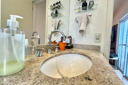 Apartamento à venda com 65m², 2 quartos e 1 vaga Apartamento à venda com 65m², 2 quartos e 1 vagaBanheiro da Suíte