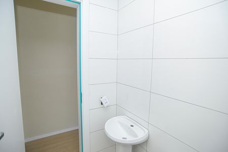 Banheiro de kitnet/studio para alugar com 1 quarto, 31m² em Jardim Algarve, Viamão