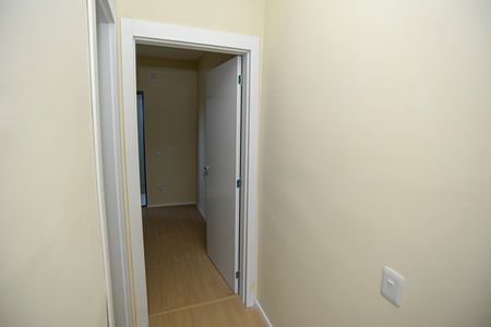 Banheiro Corredor de kitnet/studio para alugar com 1 quarto, 31m² em Jardim Algarve, Viamão